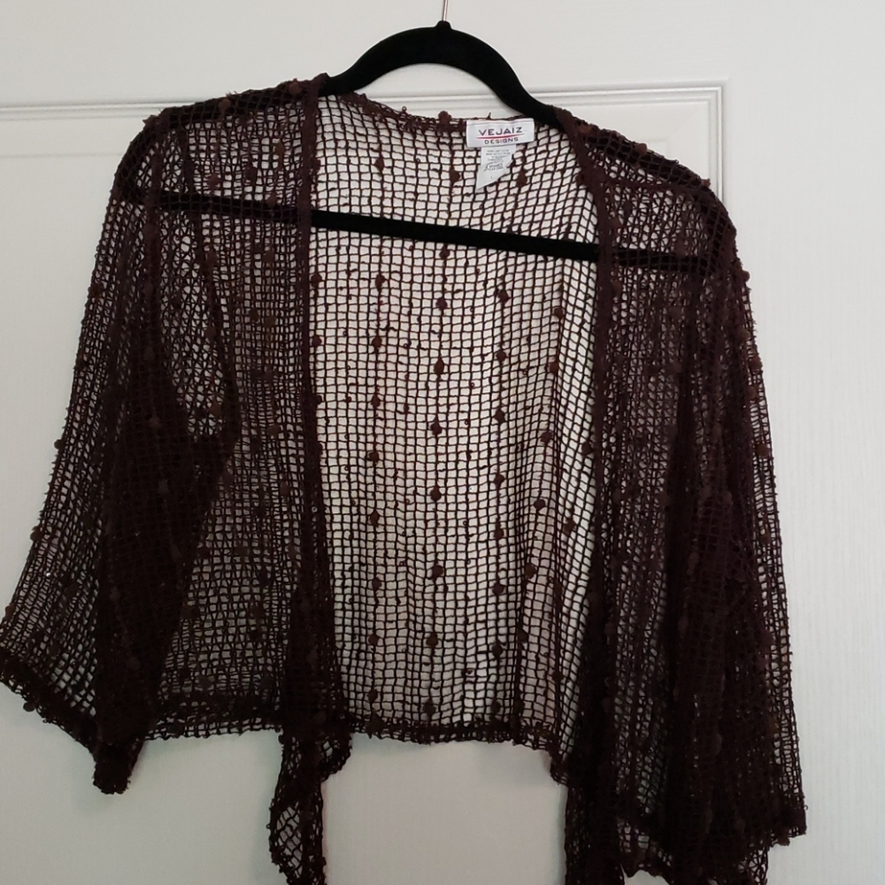 Brown wrap with brown sequins.